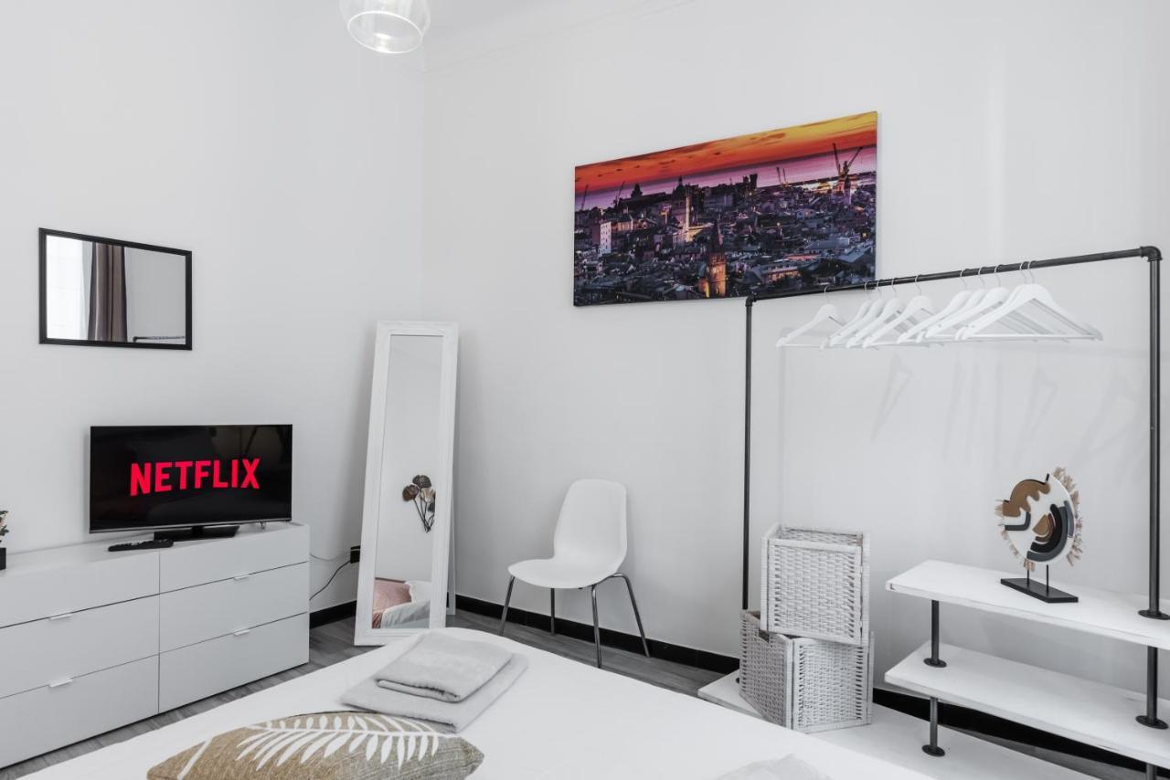 Acquario 5' Free Wifi & Netflix "Prione" By Tilo Apartment'S Генуа Екстериор снимка