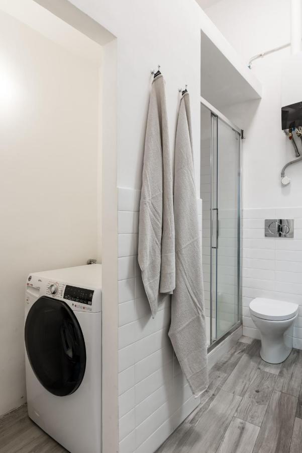 Acquario 5' Free Wifi & Netflix "Prione" By Tilo Apartment'S Генуа Екстериор снимка