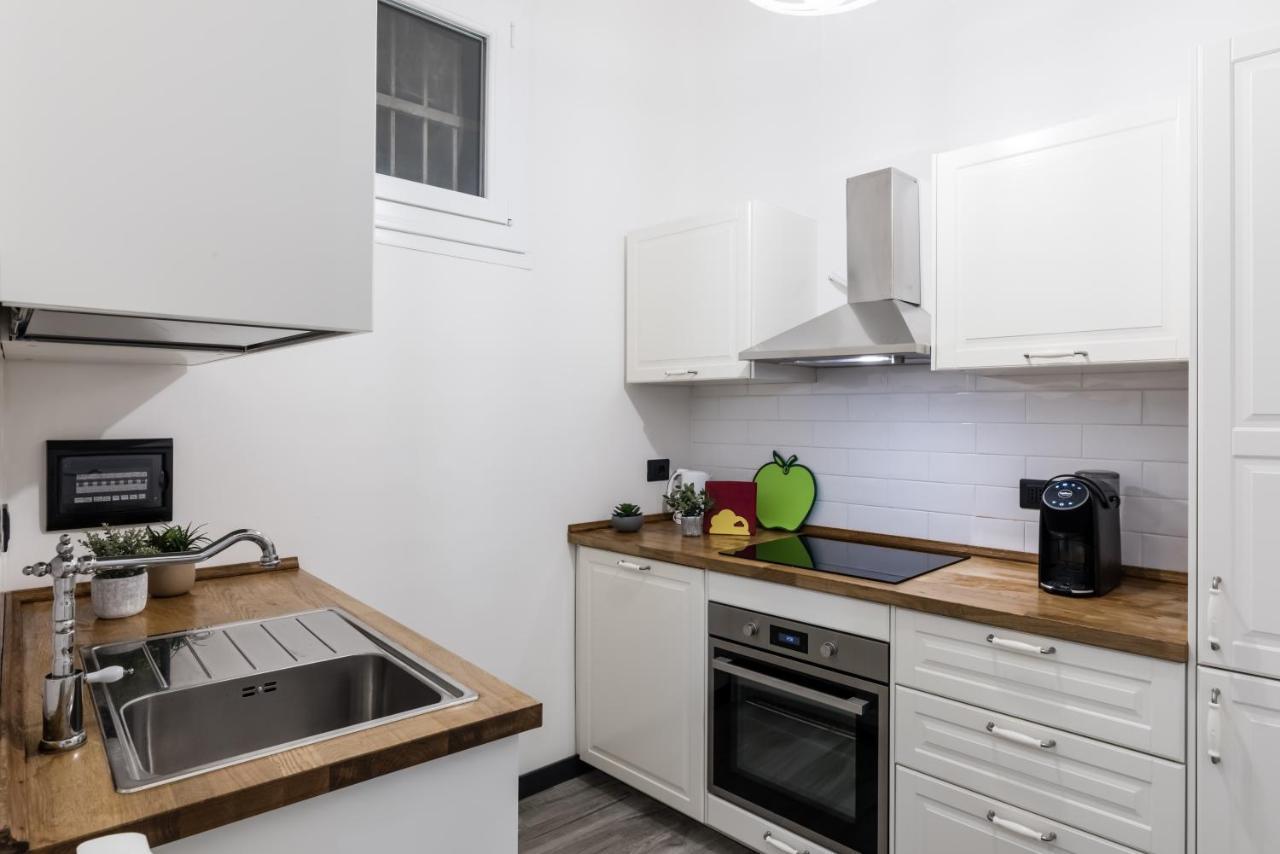 Acquario 5' Free Wifi & Netflix "Prione" By Tilo Apartment'S Генуа Екстериор снимка